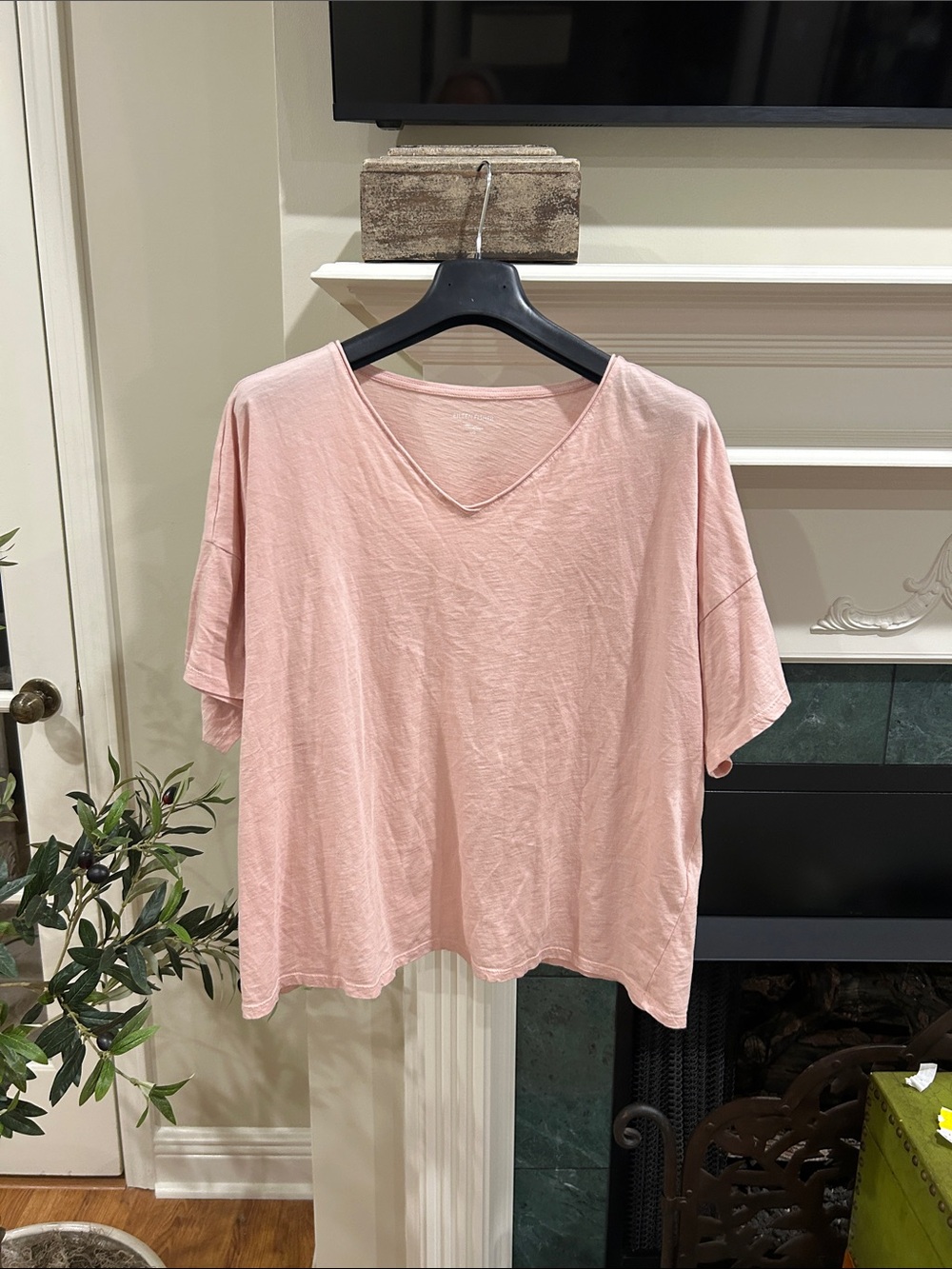 Eileen Fisher Light Pink V-Neck Short Sleeve Top